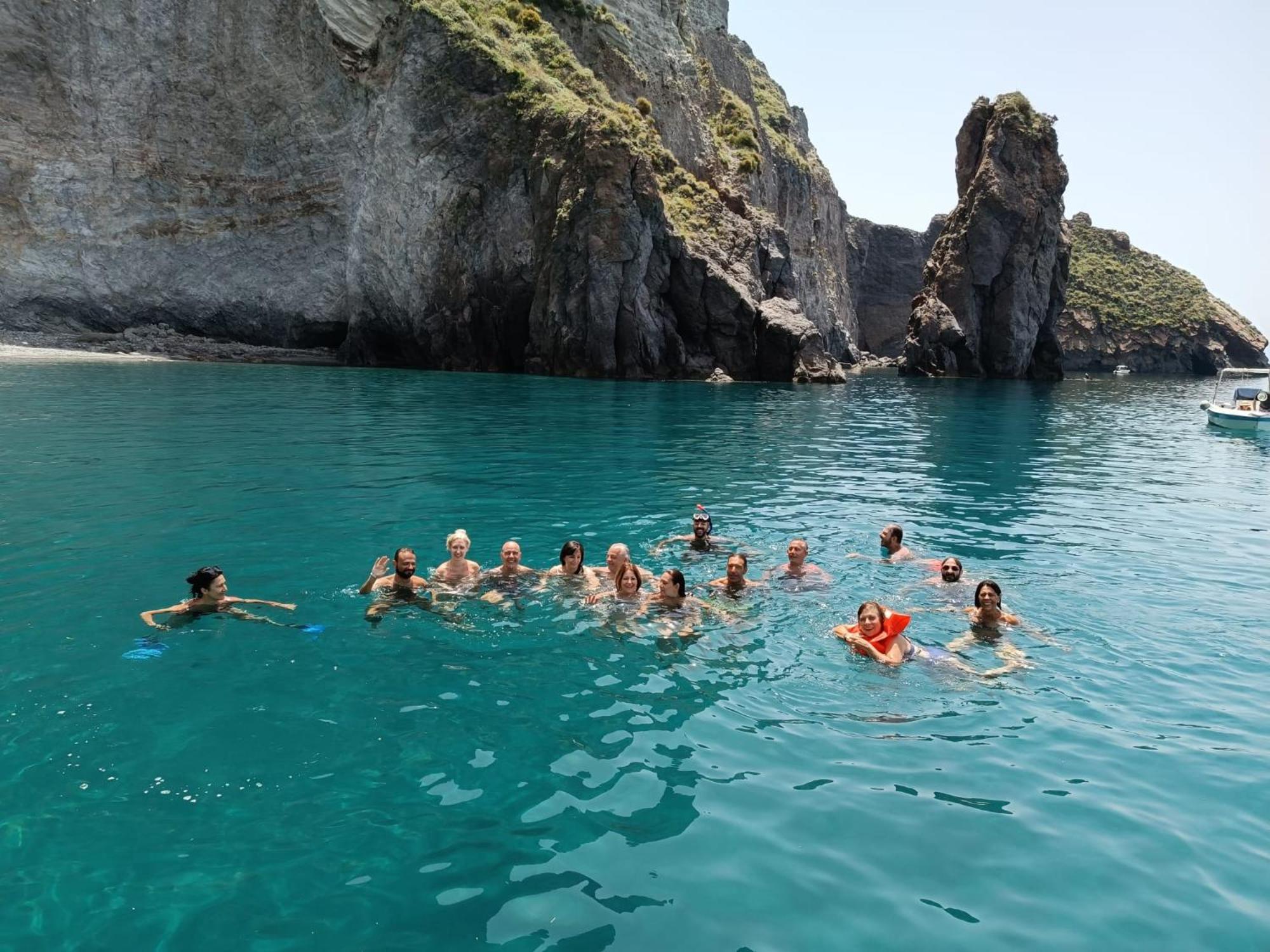 "Appartamento Del Mare Gliaca" Con Vista Isole Eolie,Ampia Terrazza,Wifi E Parcheggio Privato Gratuito Piraino Zewnętrze zdjęcie